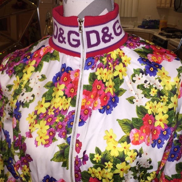 Beautiful Floral Dress - Picture 3 of 8